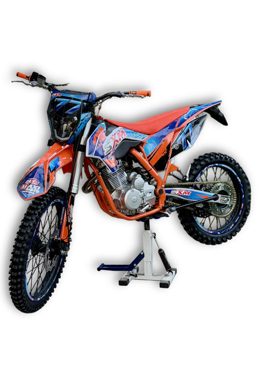 SXM EVO XTC-250 77 – офроуд мотор 250cc с оранжева рама