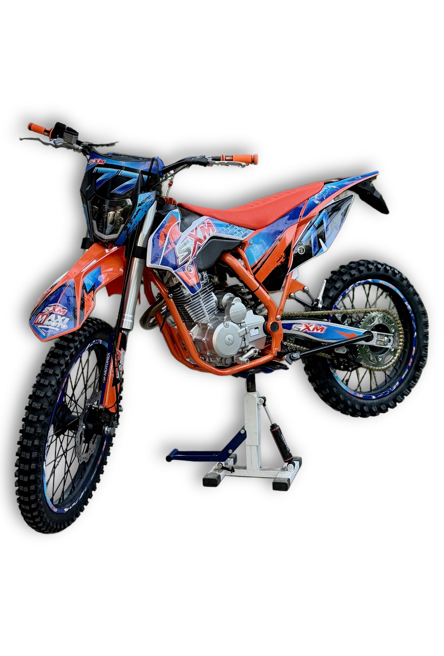 SXM EVO XTC-250 77 – офроуд мотор 250cc с оранжева рама