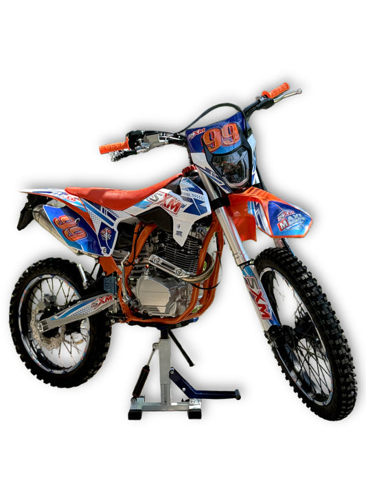 SXM EVO XTC-250 (99) – ендуро мотор 250cc с Orange Frame и синя състезателна графика